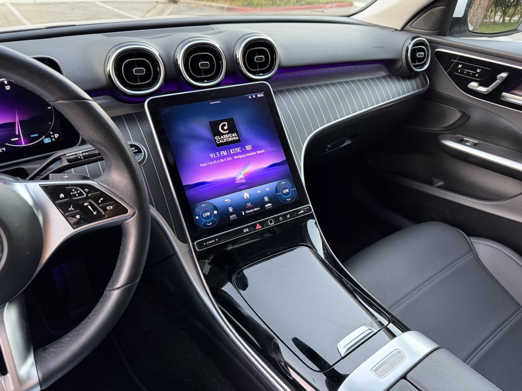 Photo 22 of this MERCEDES-BENZ C-CLASS