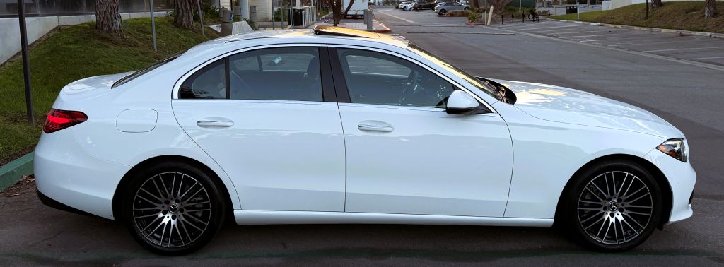 Photo 27 of this MERCEDES-BENZ C-CLASS