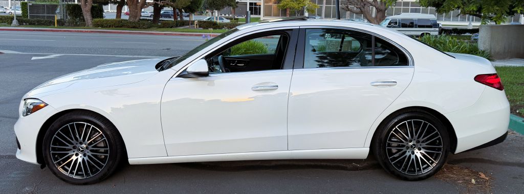 Photo 28 of this MERCEDES-BENZ C-CLASS