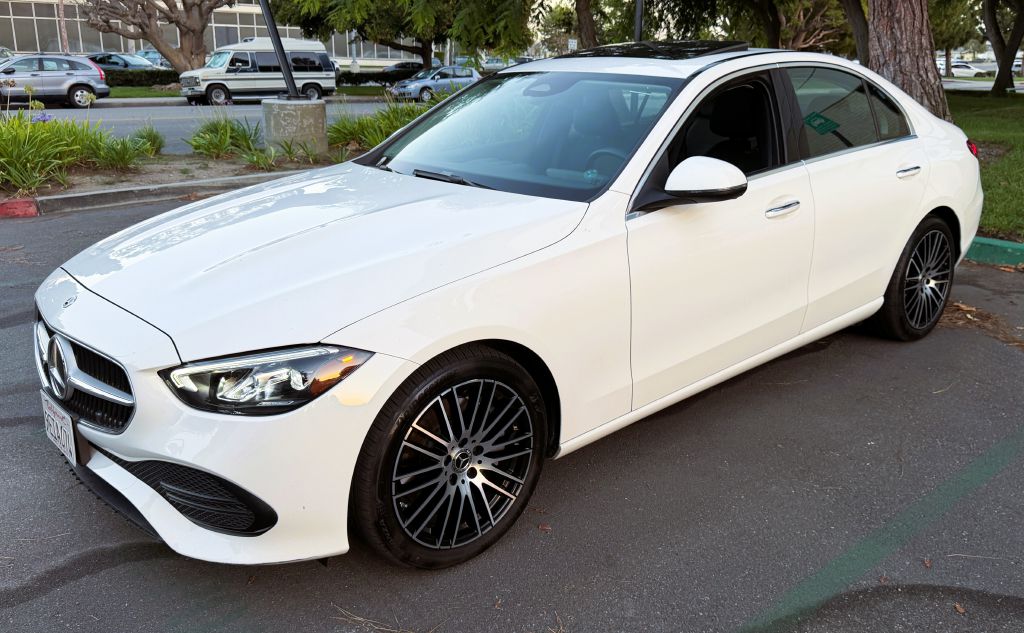 Photo 29 of this MERCEDES-BENZ C-CLASS