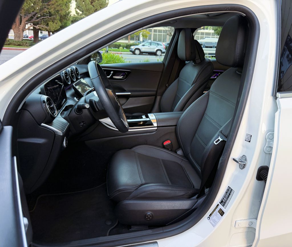 Photo 31 of this MERCEDES-BENZ C-CLASS