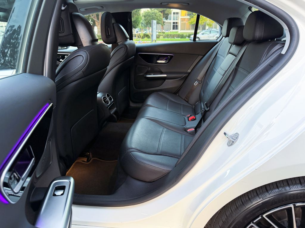 Photo 32 of this MERCEDES-BENZ C-CLASS