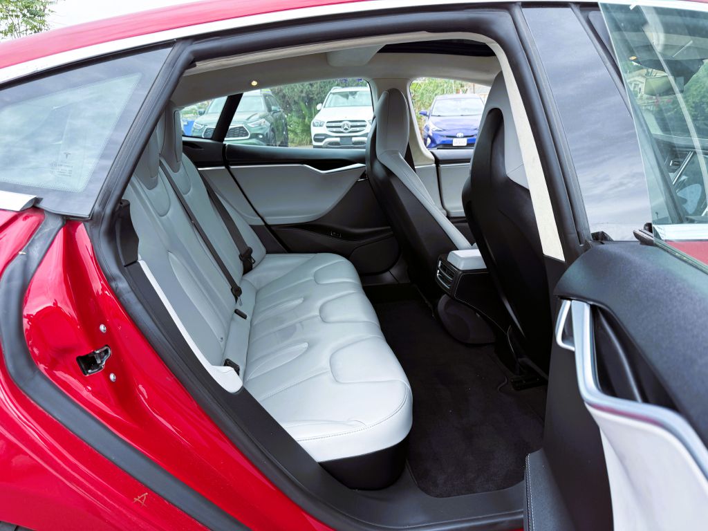Photo 11 of this TESLA MODEL S