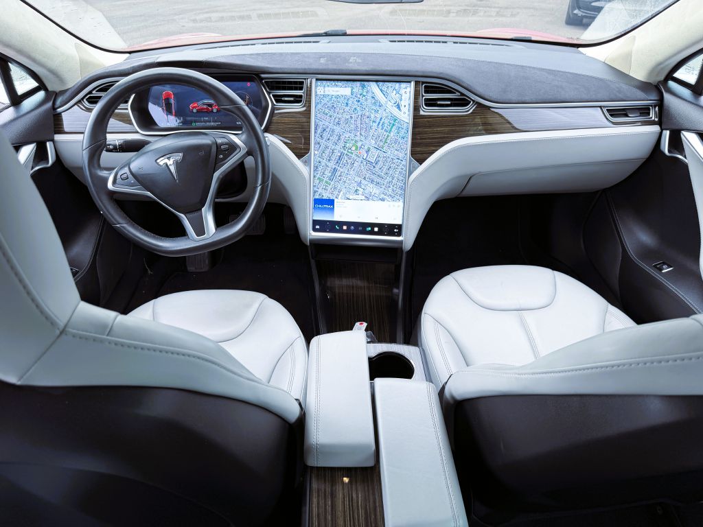 Photo 14 of this TESLA MODEL S