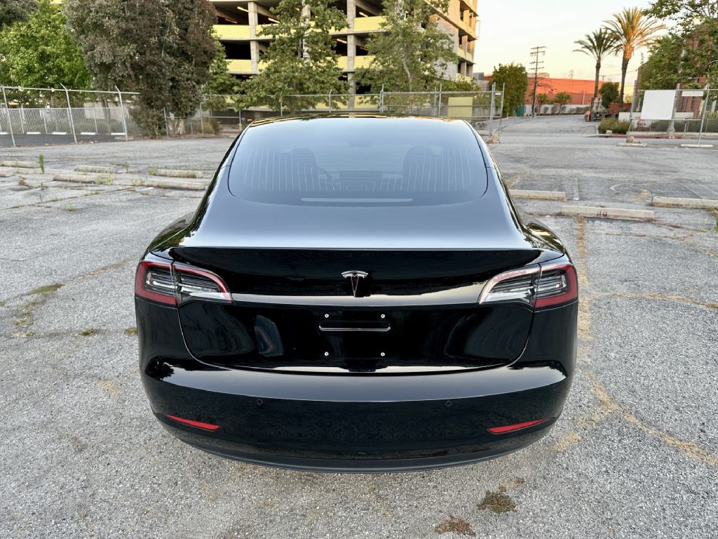 Photo 4 of this TESLA MODEL 3