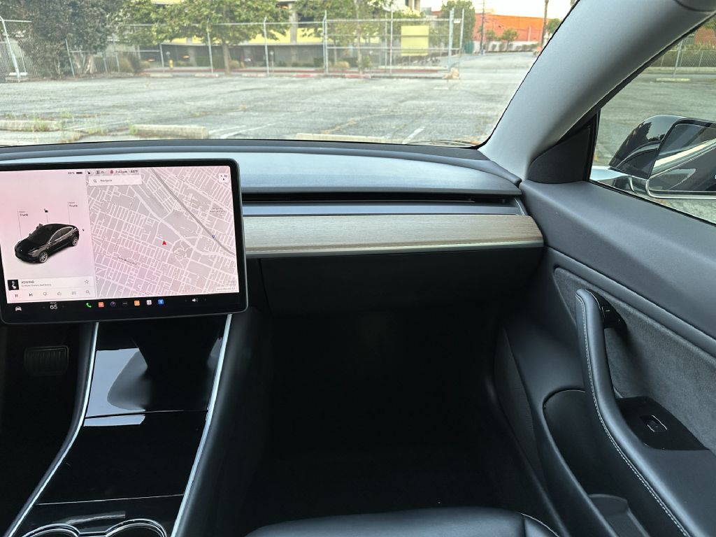 Photo 14 of this TESLA MODEL 3