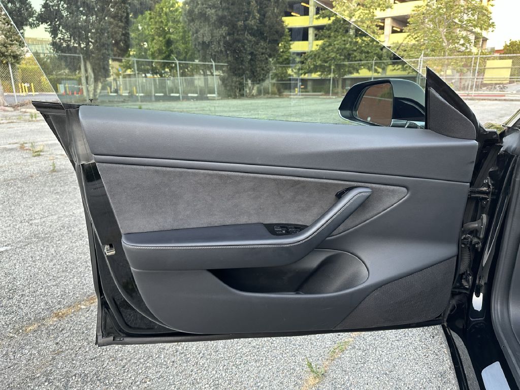Photo 19 of this TESLA MODEL 3