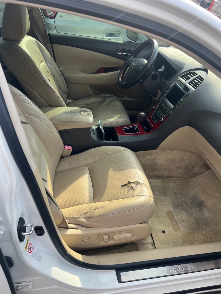 Photo 9 of this LEXUS ES