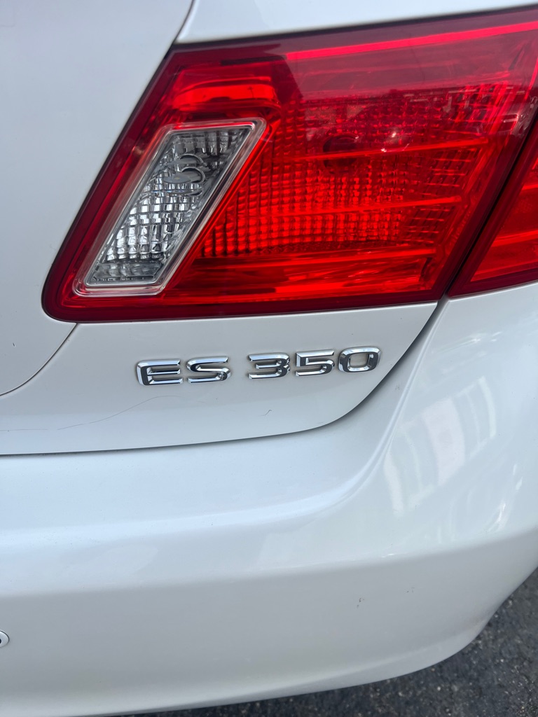 Photo 4 of this LEXUS ES
