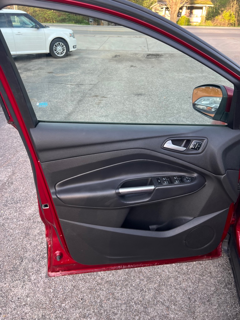 Photo 12 of this FORD ESCAPE