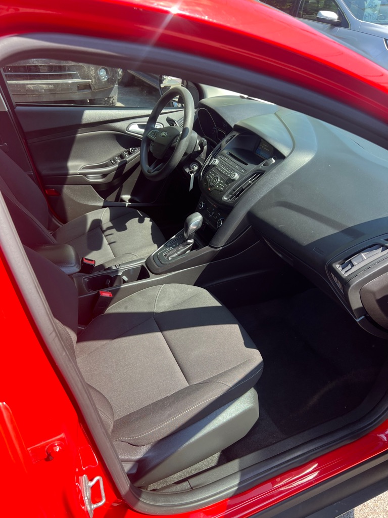 Photo 13 of this FORD FOCUS