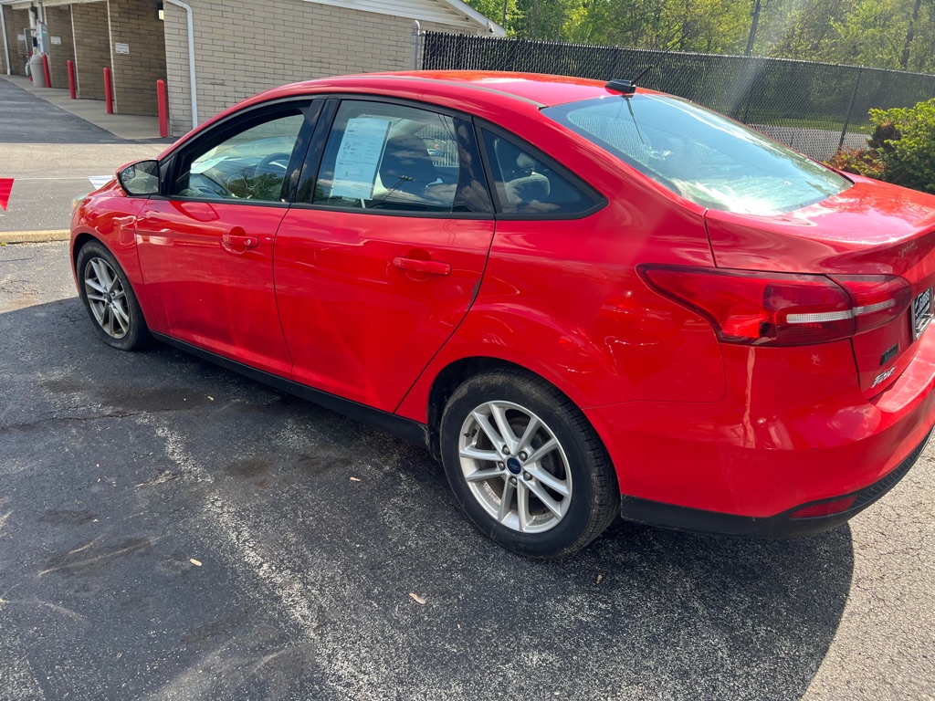Photo 2 of this FORD FOCUS