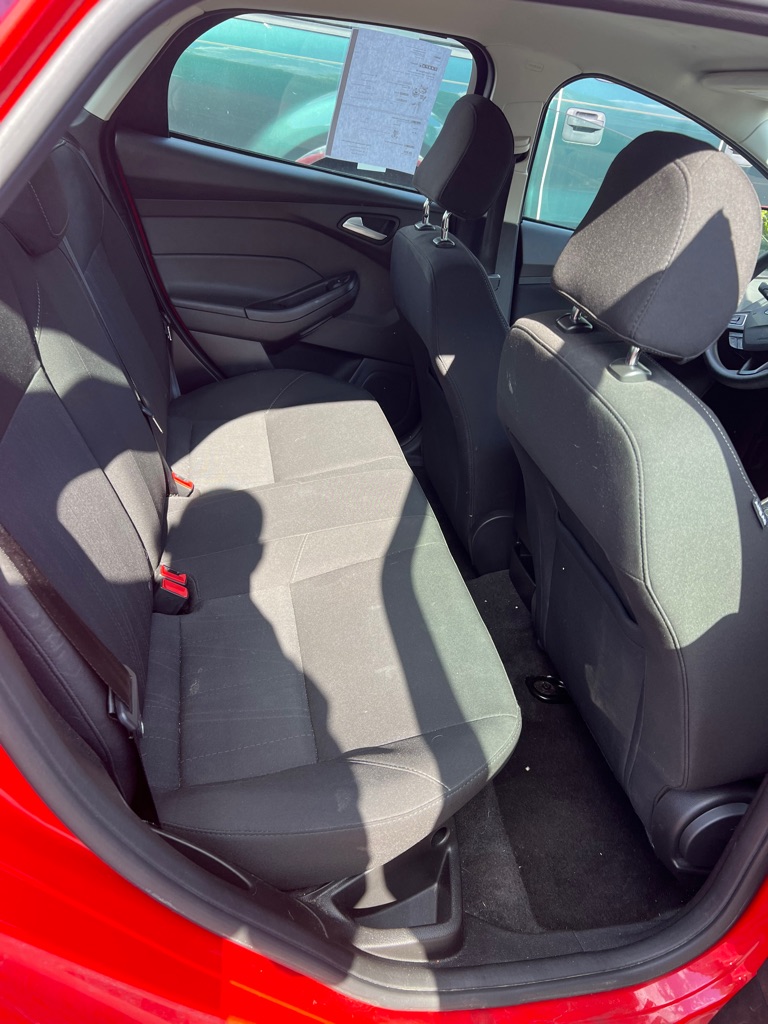Photo 4 of this FORD FOCUS