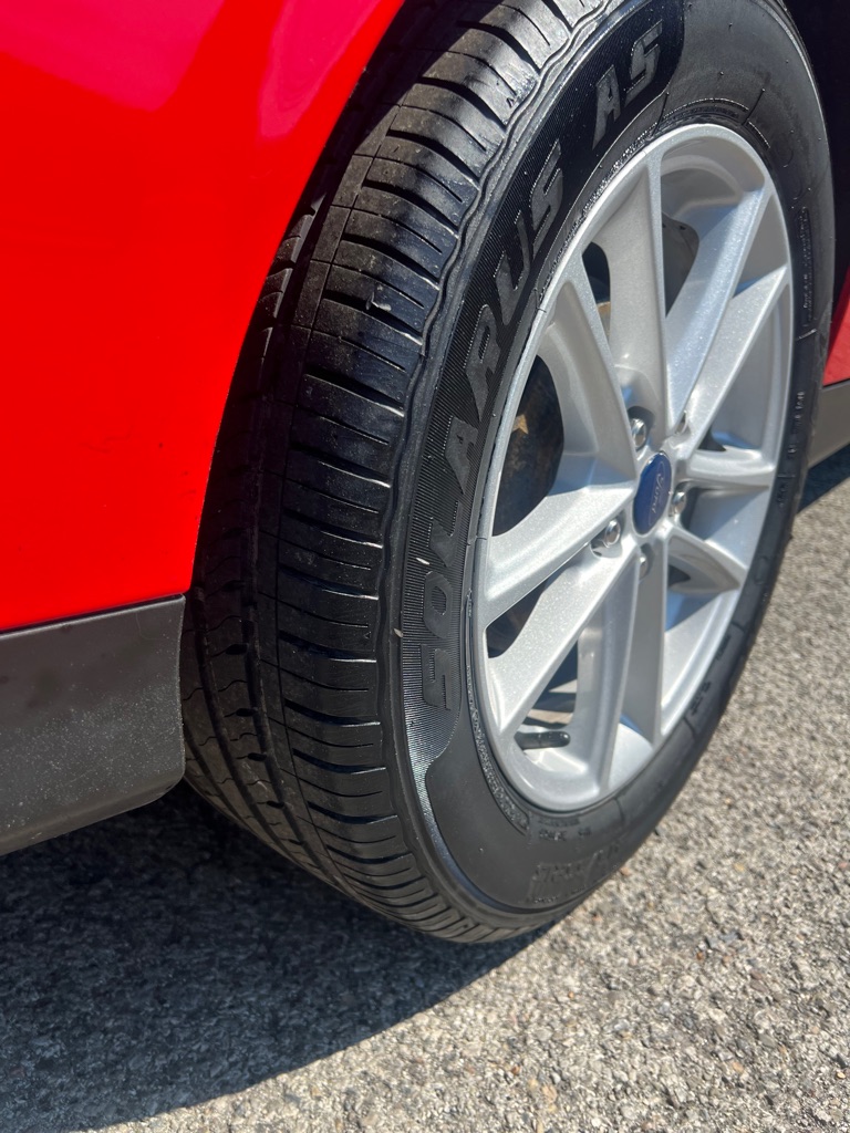 Photo 14 of this FORD FOCUS