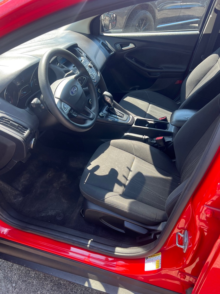 Photo 11 of this FORD FOCUS