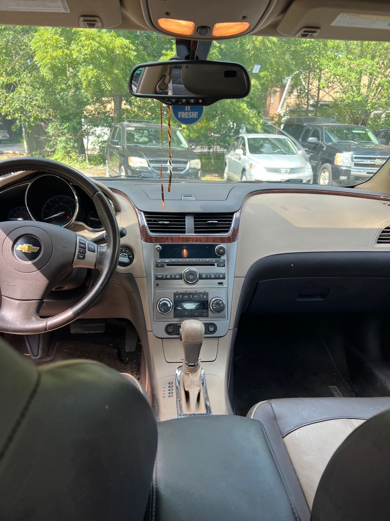 Photo 9 of this CHEVROLET MALIBU