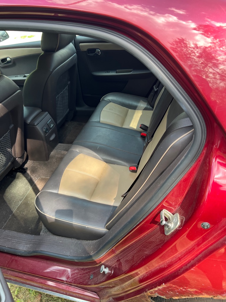 Photo 2 of this CHEVROLET MALIBU