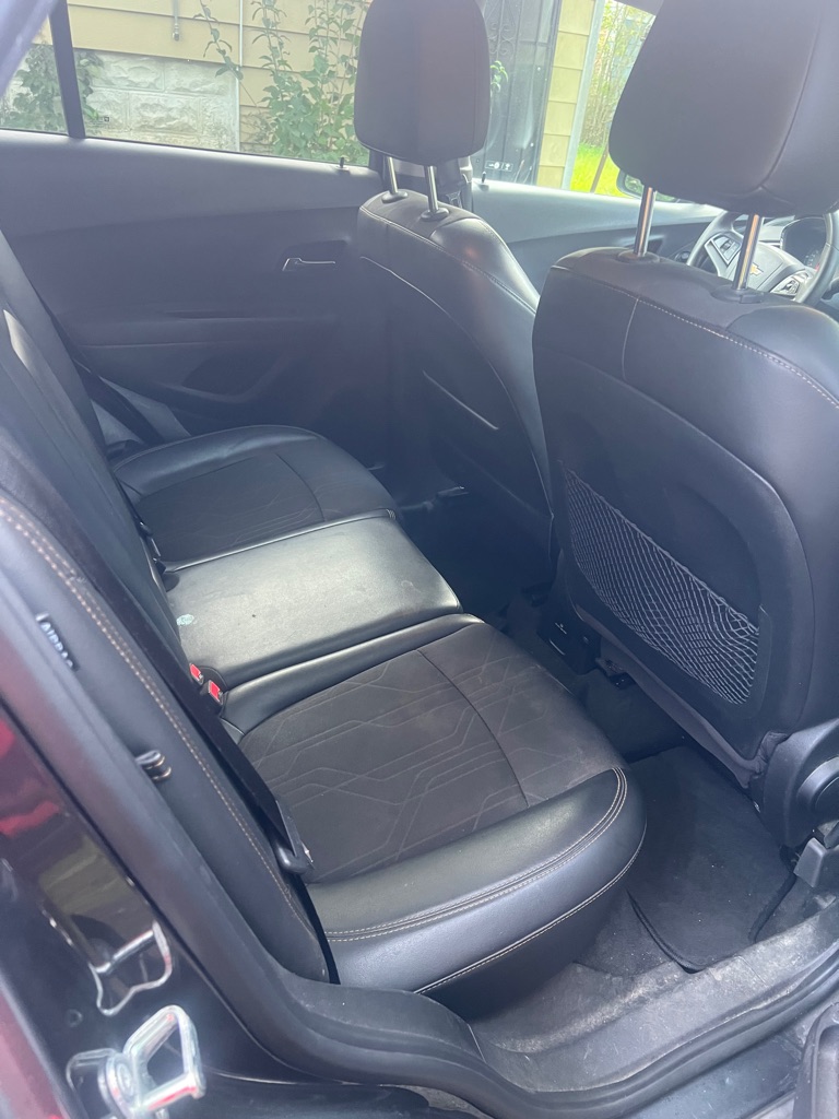 Photo 3 of this CHEVROLET TRAX