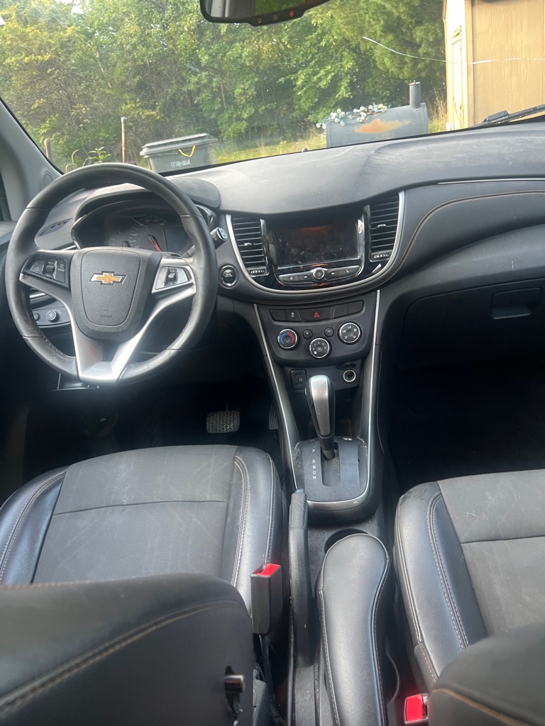 Photo 2 of this CHEVROLET TRAX