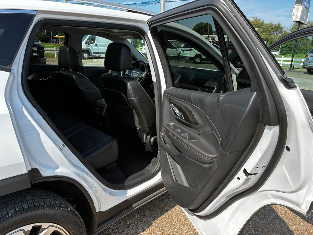 Photo 6 of this GMC TERRAIN
