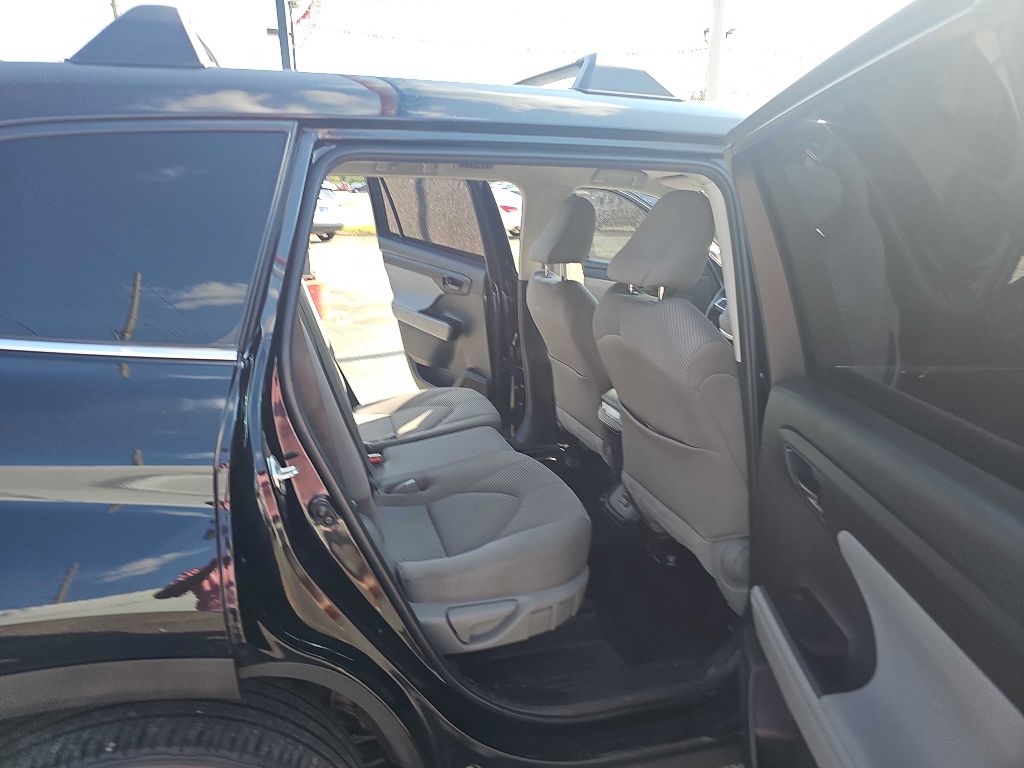 Photo 13 of this TOYOTA HIGHLANDER