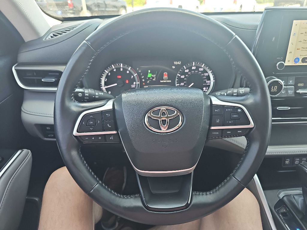 Photo 3 of this TOYOTA HIGHLANDER