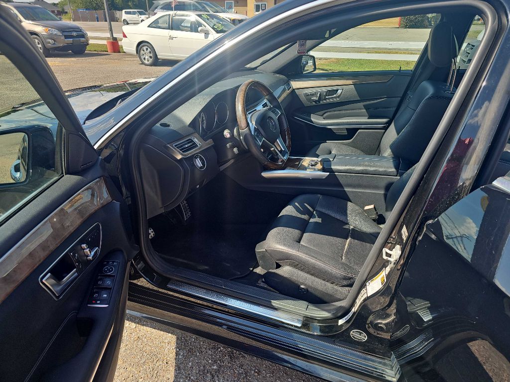 Photo 14 of this MERCEDES-BENZ E-CLASS