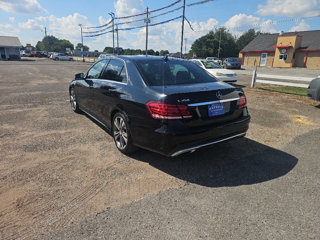 Photo 9 of this MERCEDES-BENZ E-CLASS