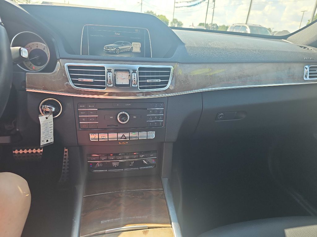 Photo 4 of this MERCEDES-BENZ E-CLASS