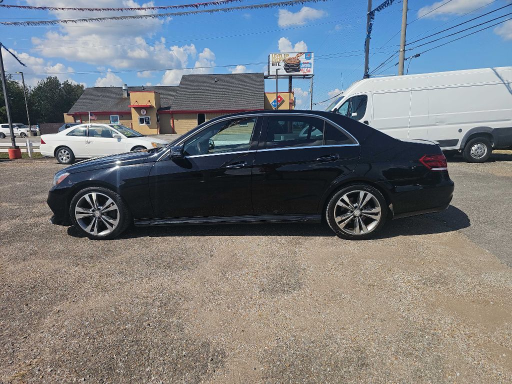 Photo 10 of this MERCEDES-BENZ E-CLASS