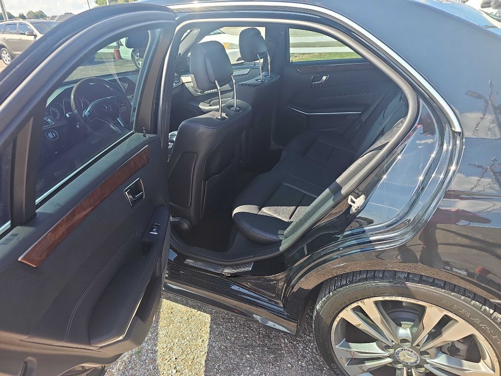 Photo 13 of this MERCEDES-BENZ E-CLASS