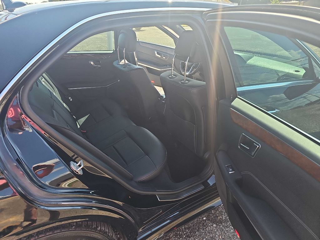 Photo 16 of this MERCEDES-BENZ E-CLASS