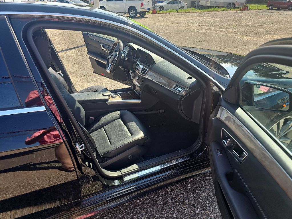 Photo 17 of this MERCEDES-BENZ E-CLASS