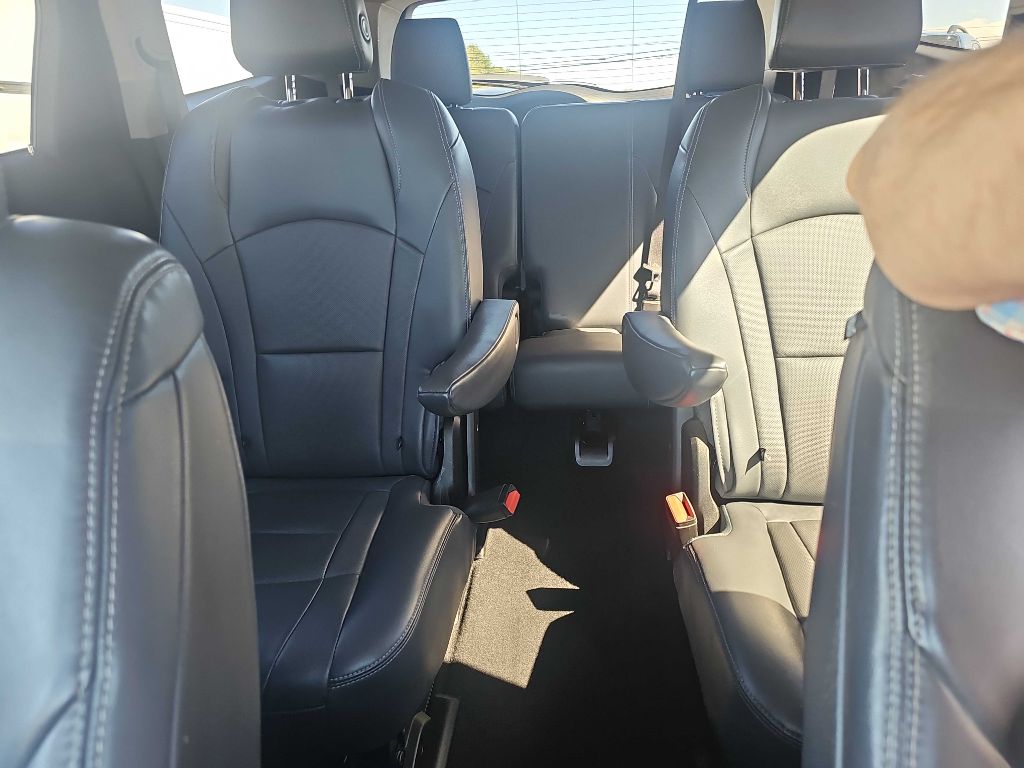 Photo 5 of this BUICK ENCLAVE