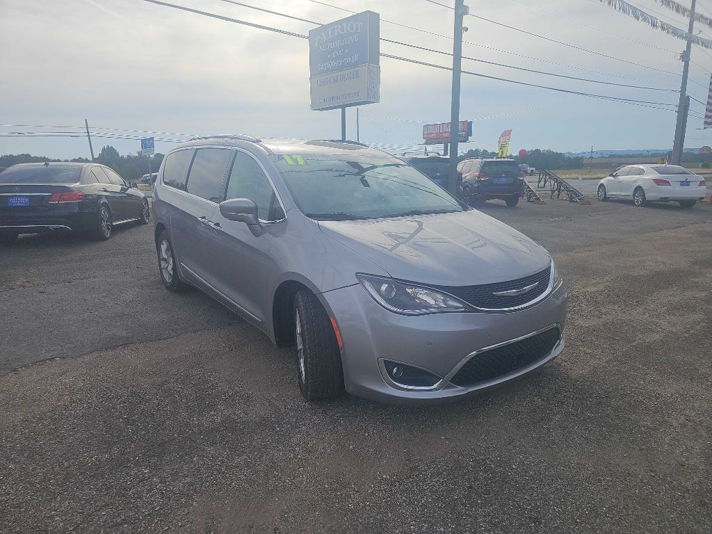 Photo 7 of this CHRYSLER PACIFICA