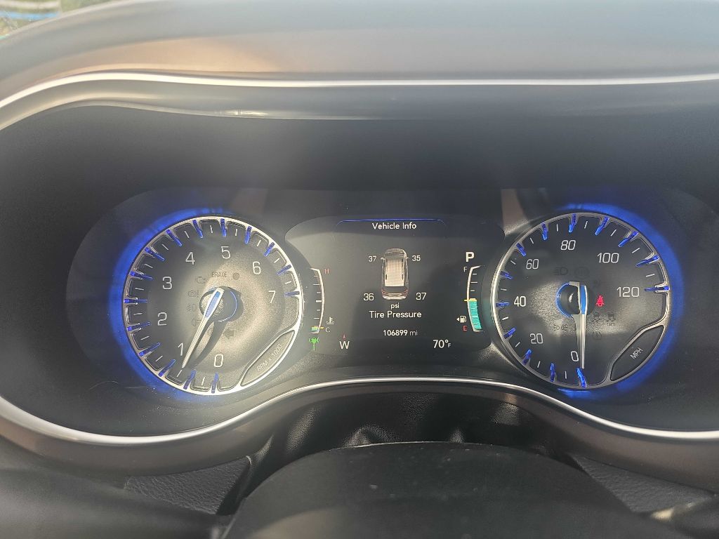 Photo 2 of this CHRYSLER PACIFICA