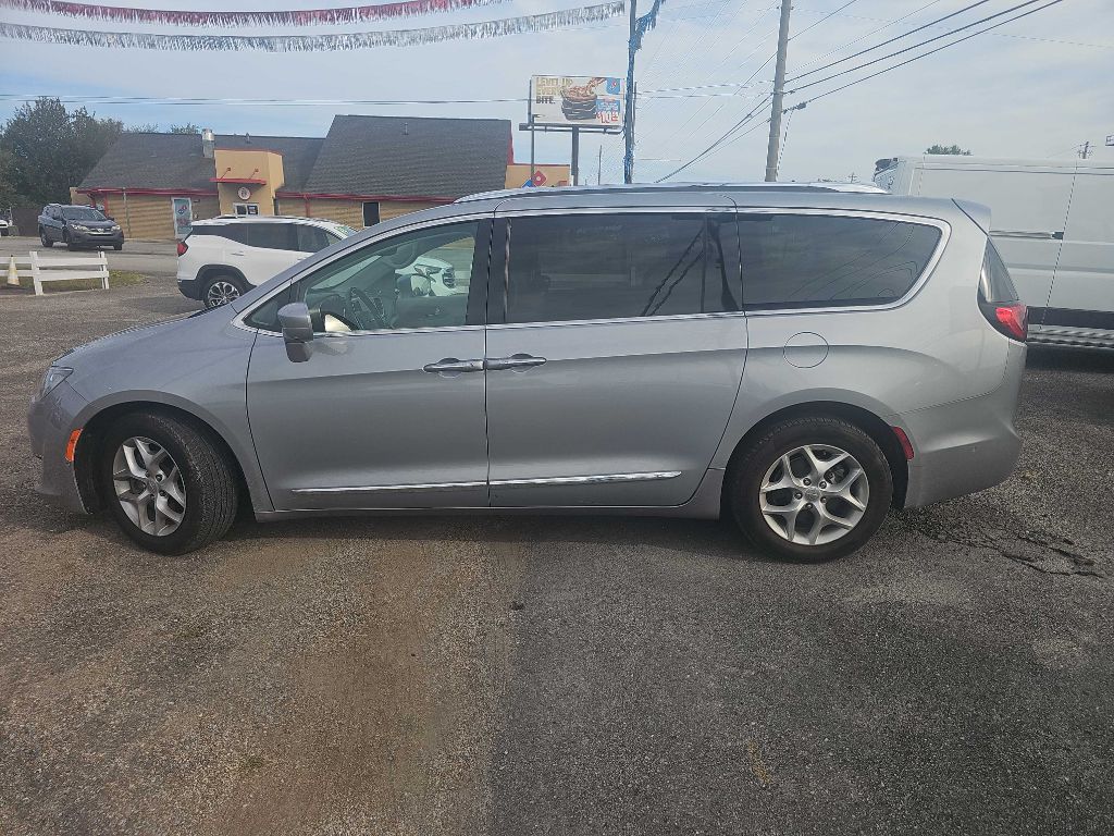 Photo 12 of this CHRYSLER PACIFICA