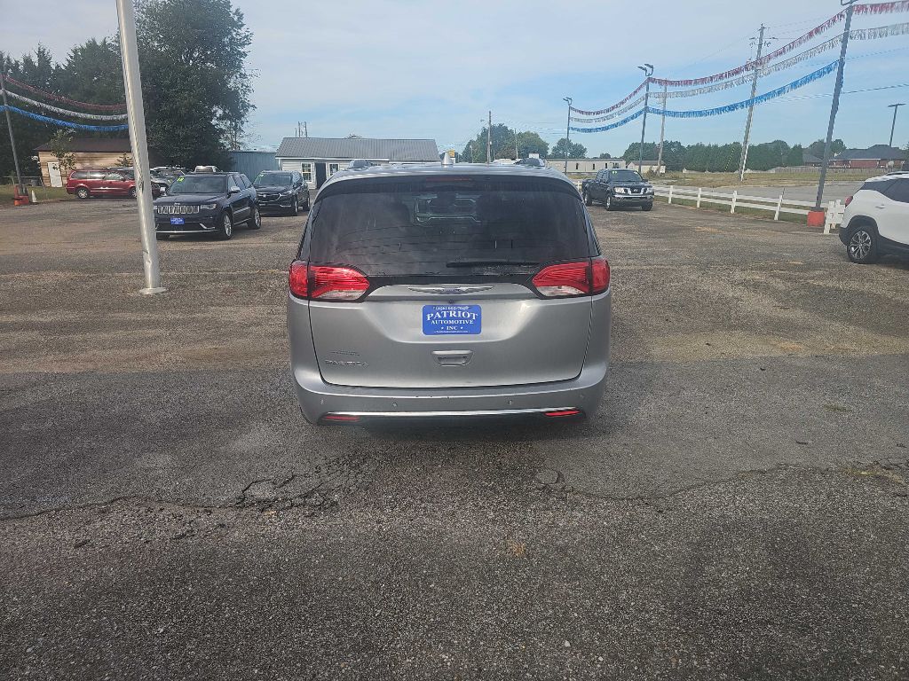 Photo 10 of this CHRYSLER PACIFICA