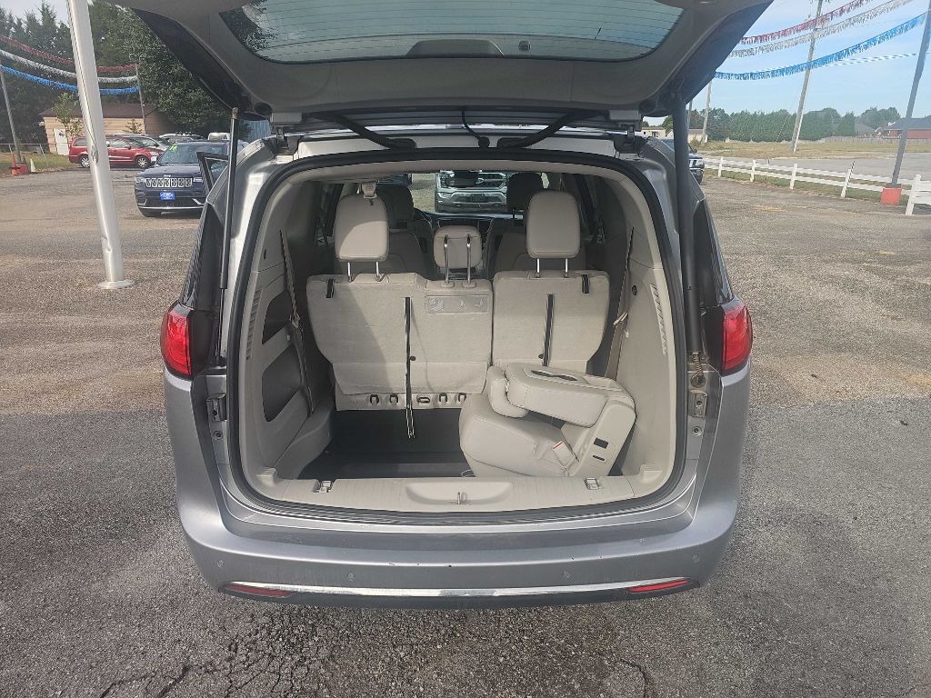 Photo 18 of this CHRYSLER PACIFICA