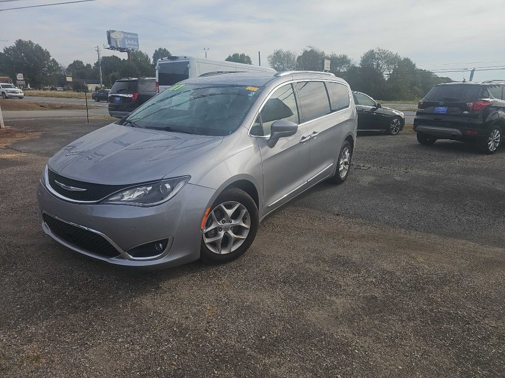 Photo 13 of this CHRYSLER PACIFICA
