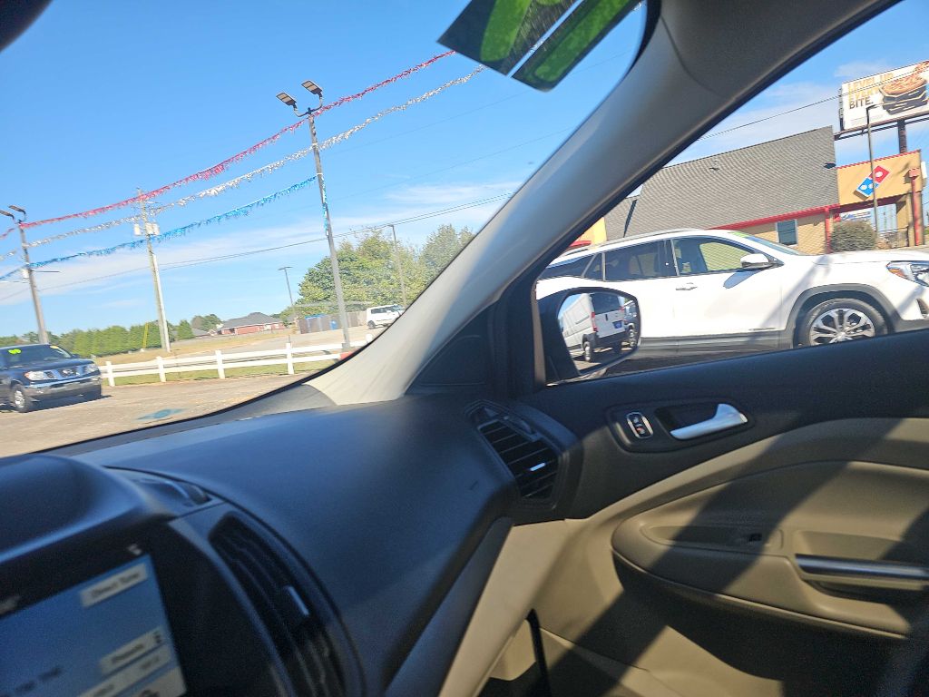 Photo 2 of this FORD ESCAPE