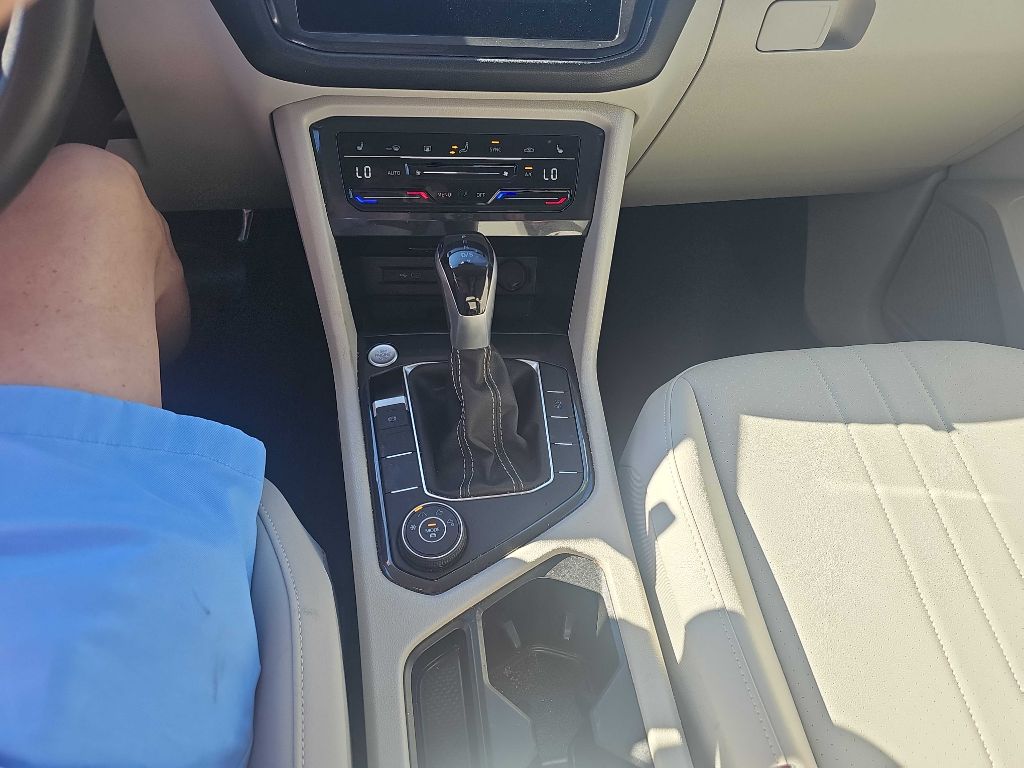 Photo 3 of this VOLKSWAGEN TIGUAN