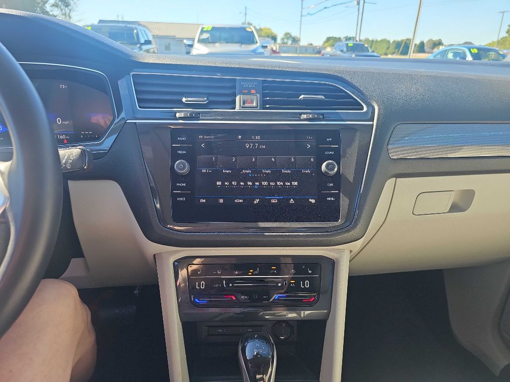 Photo 5 of this VOLKSWAGEN TIGUAN