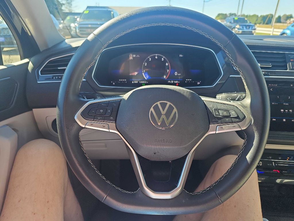 Photo 4 of this VOLKSWAGEN TIGUAN