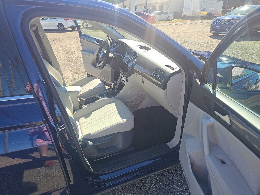 Photo 19 of this VOLKSWAGEN TIGUAN