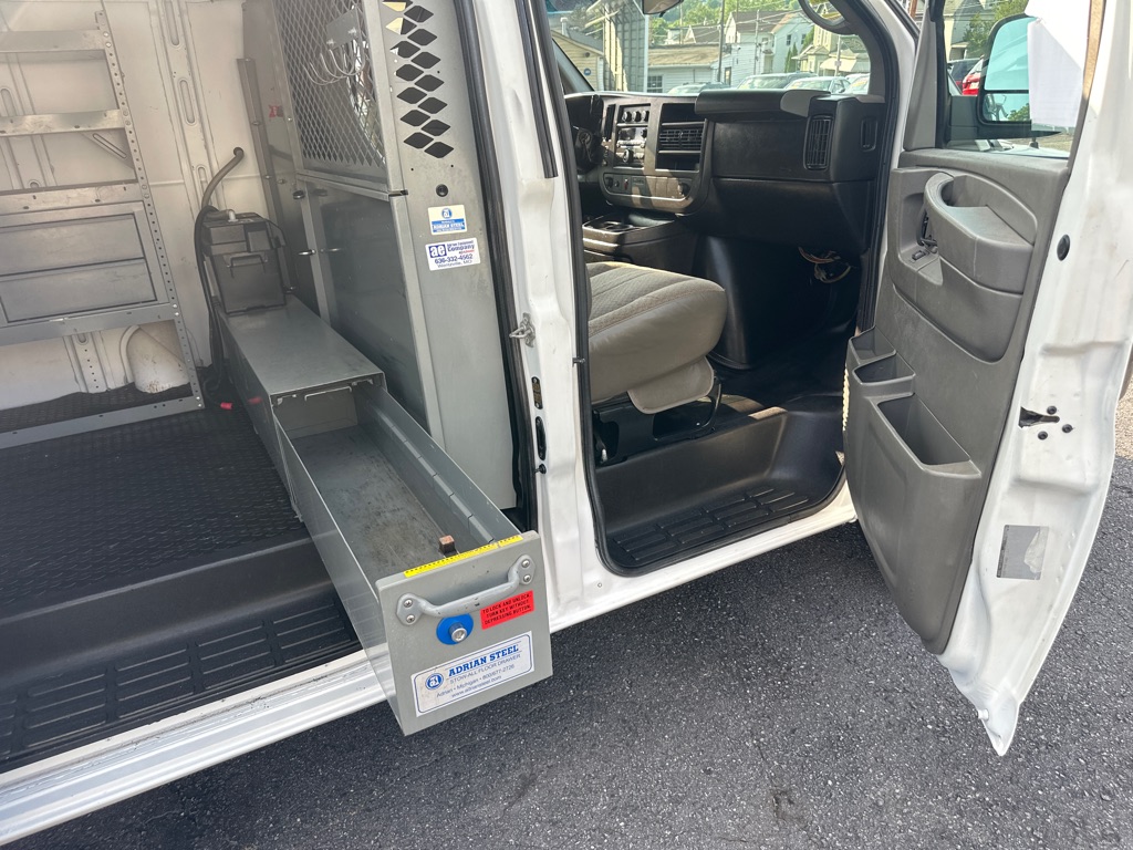 Photo 38 of this CHEVROLET EXPRESS 1500AWD