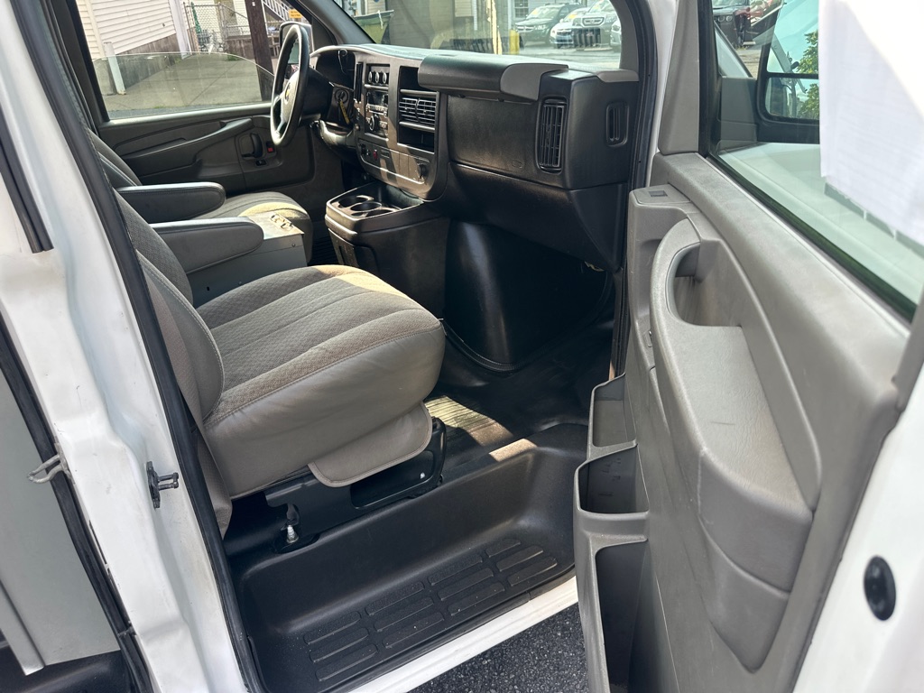 Photo 24 of this CHEVROLET EXPRESS 1500AWD