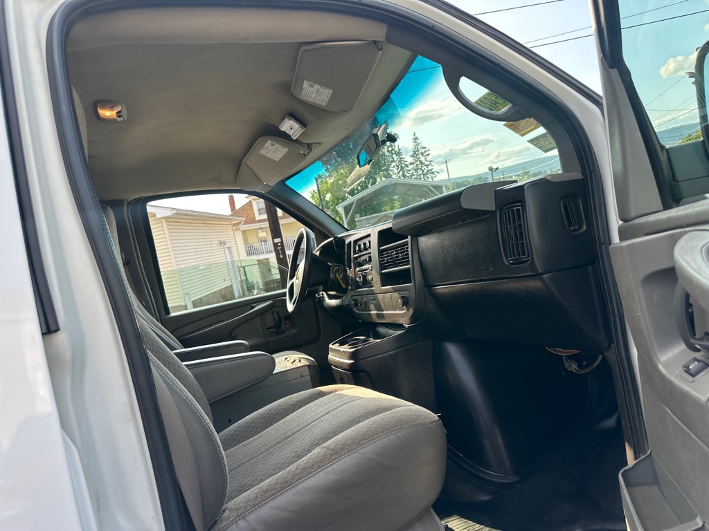 Photo 43 of this CHEVROLET EXPRESS 1500AWD