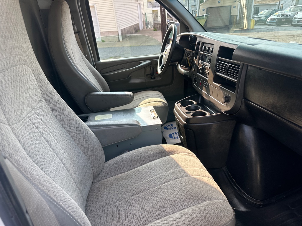 Photo 41 of this CHEVROLET EXPRESS 1500AWD