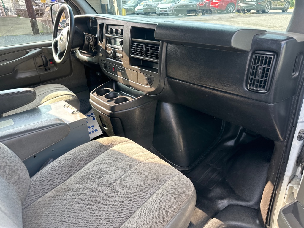 Photo 40 of this CHEVROLET EXPRESS 1500AWD
